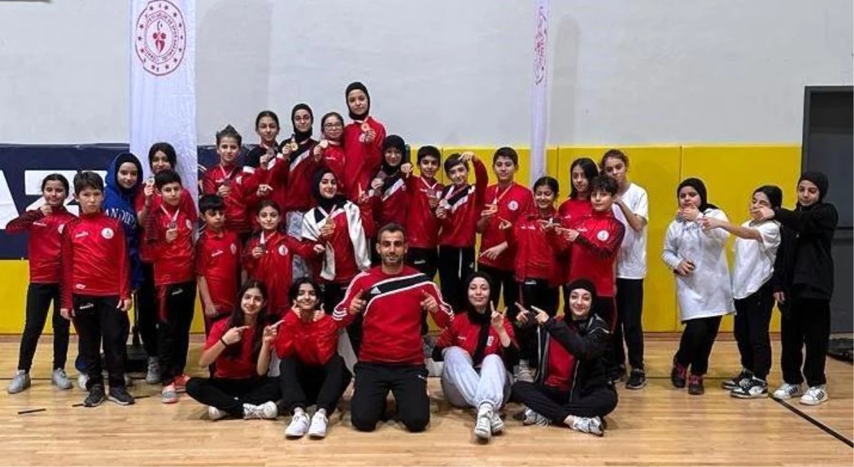 Körfez Gençlerbirliği SK Karatecileri Kocaeli U17 Yıldızlar Karate Şampiyonasında 6 Altın Madalya Kazandı