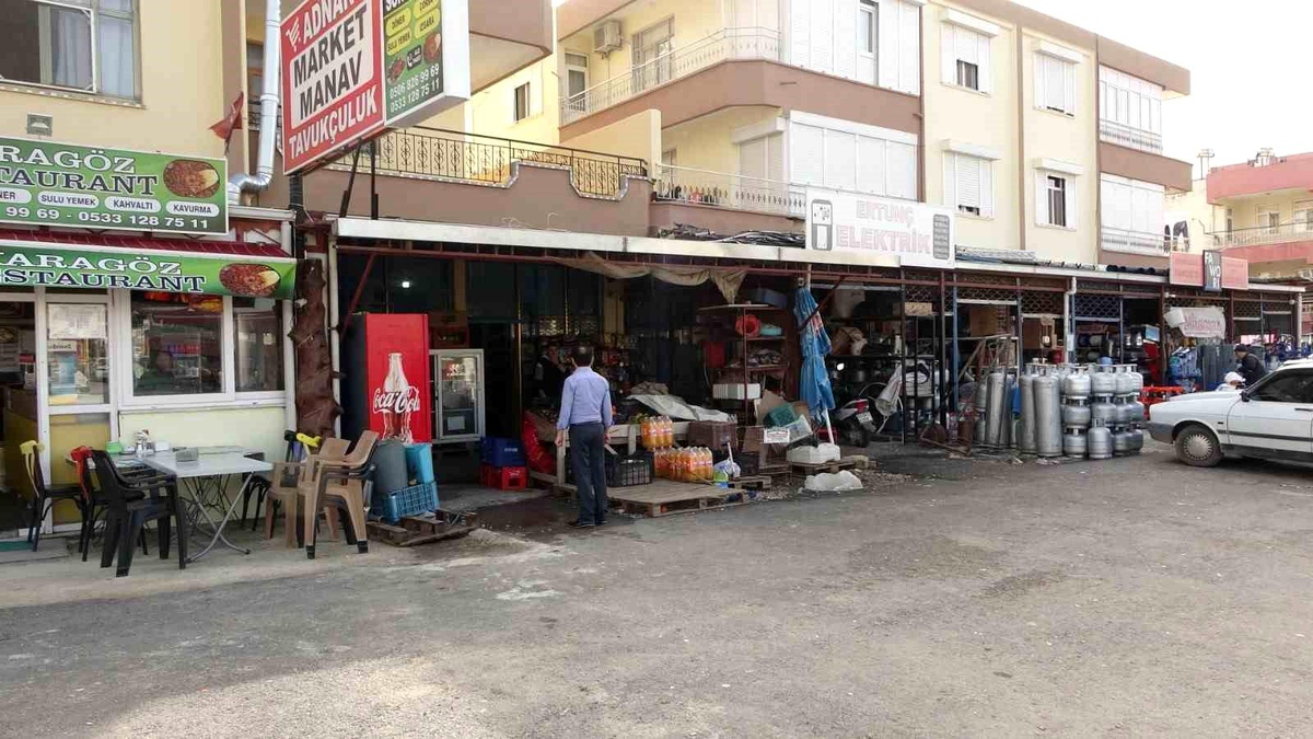 Manavgat\'ta Taraftar Grubu ile Market Sahibi Arasında Tartışma