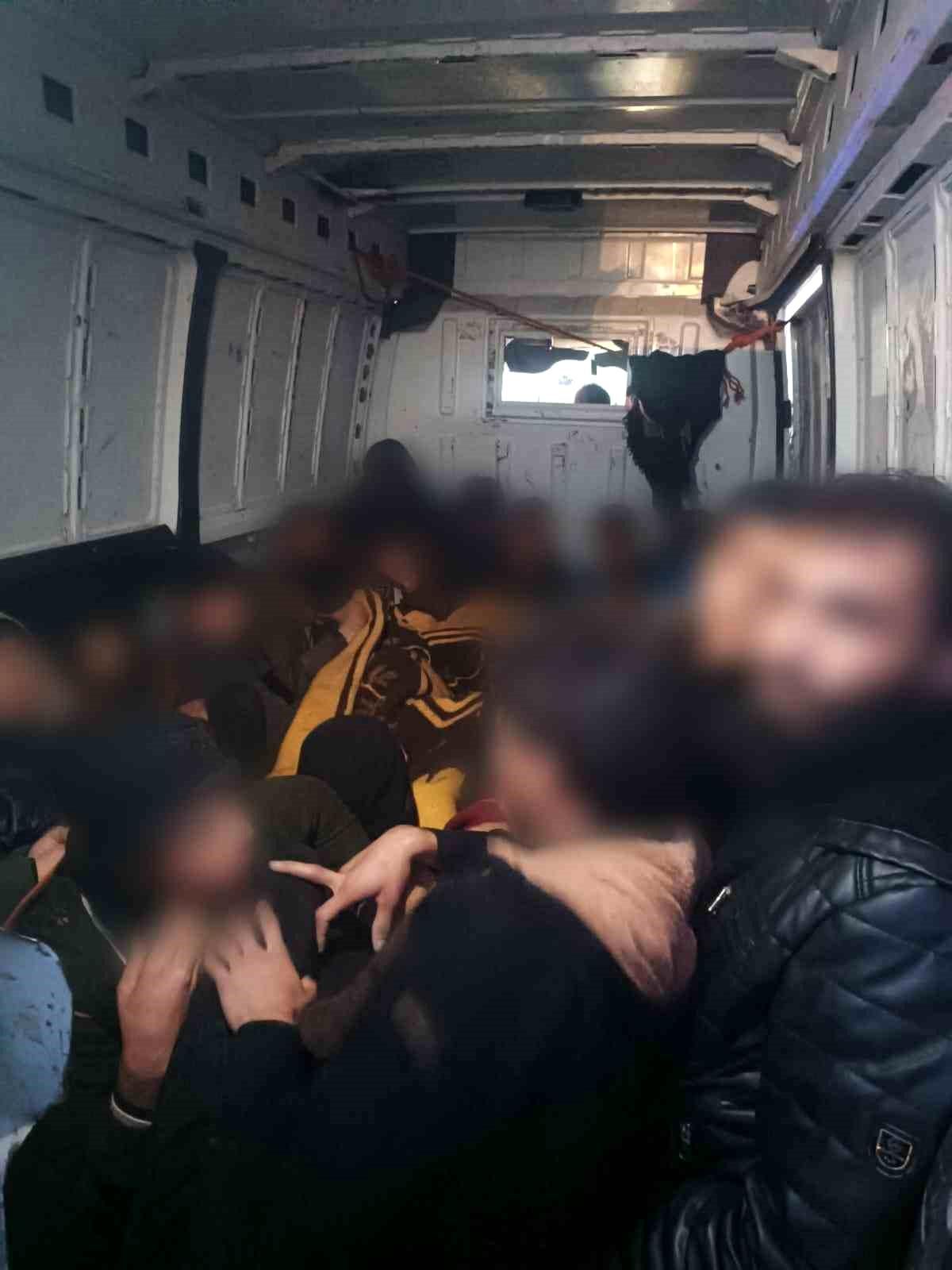 Konya\'da 28 düzensiz göçmen yakalandı, 19\'u sınır dışı edilecek