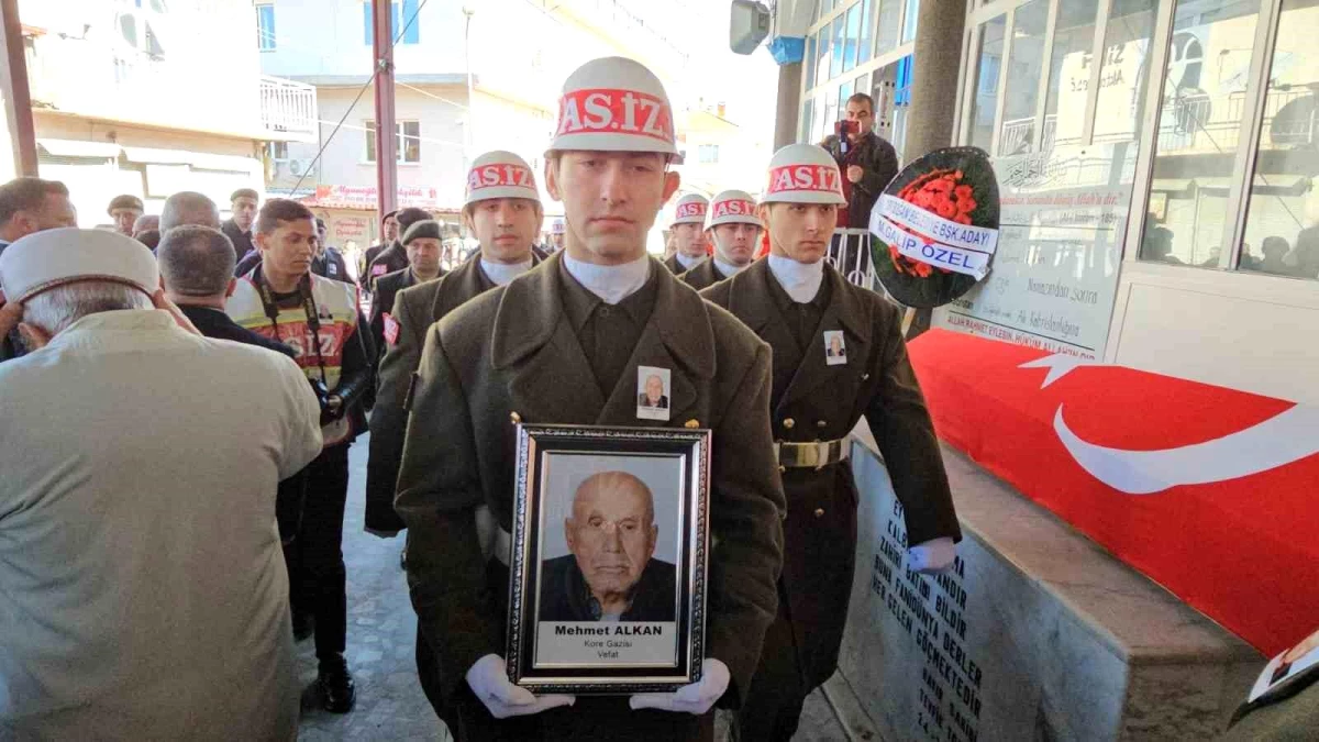 93 Yaşındaki Kore Gazisi Mehmet Alkan\'ın Cenazesi Bozdoğan\'da Defnedildi