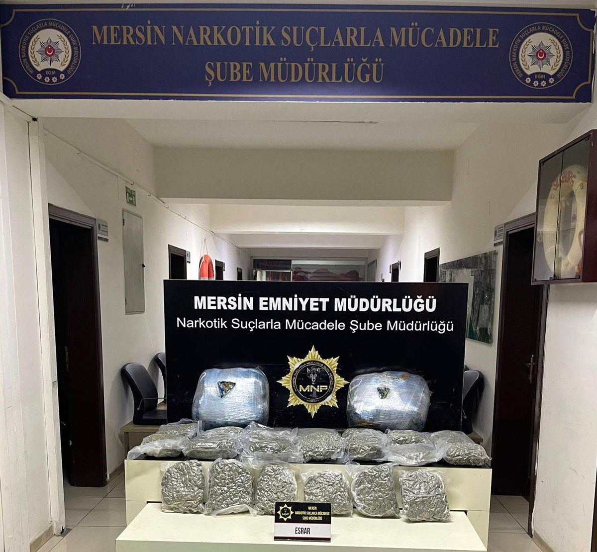 Mersin\'de Kesinleşmiş Mahkumiyet Kararı Bulunan Kişi 23 Kilo 100 Gram Esrar İle Yakalandı