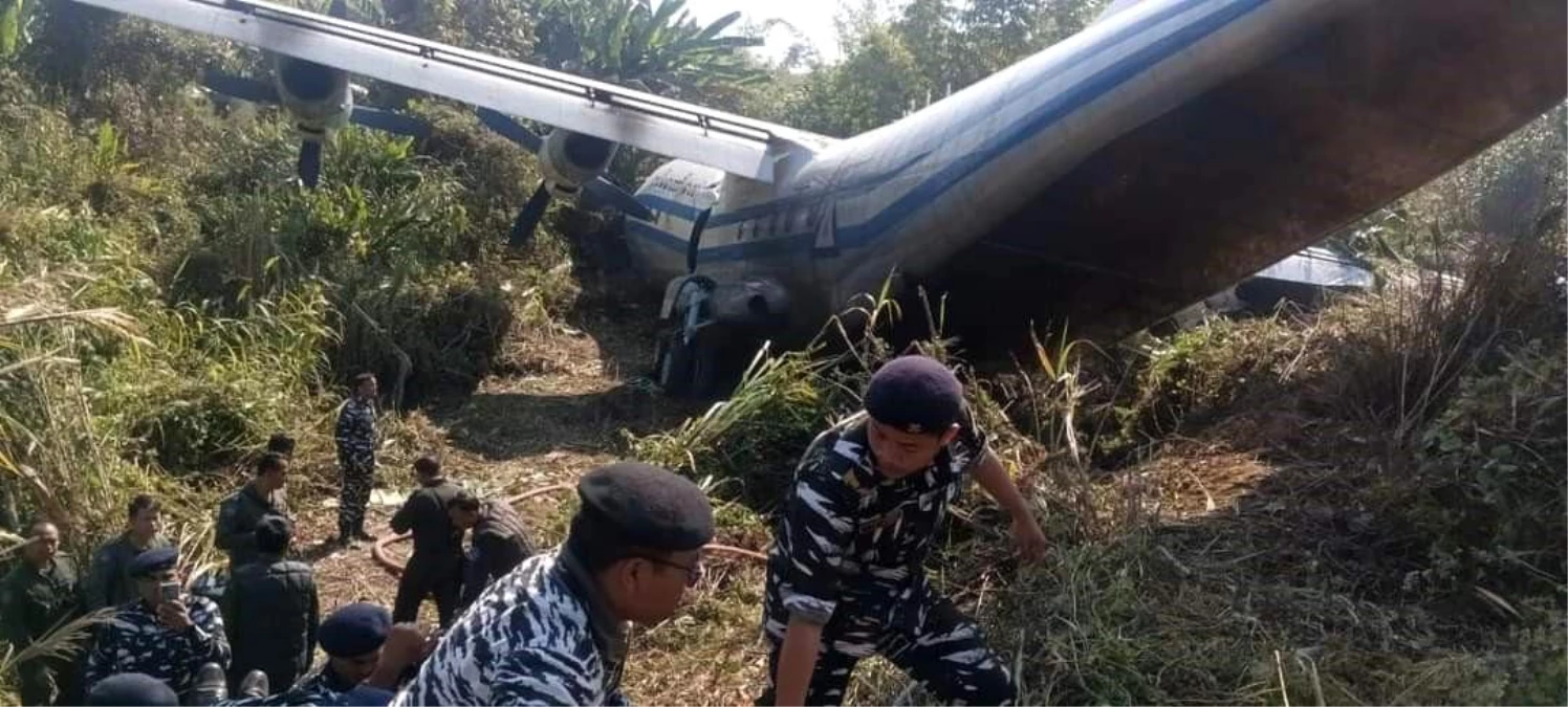 Hindistan\'da Myanmar\'a ait askeri uçağın pistten çıkması sonucu 8 asker yaralandı