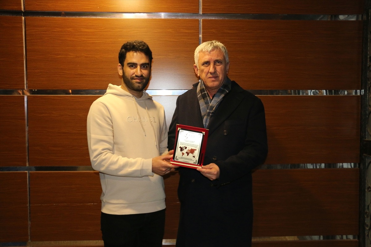 Of İmam Hatip Lisesi Mezun ve Mensupları Derneği, Gazzeli öğrencilerle bir araya geldi
