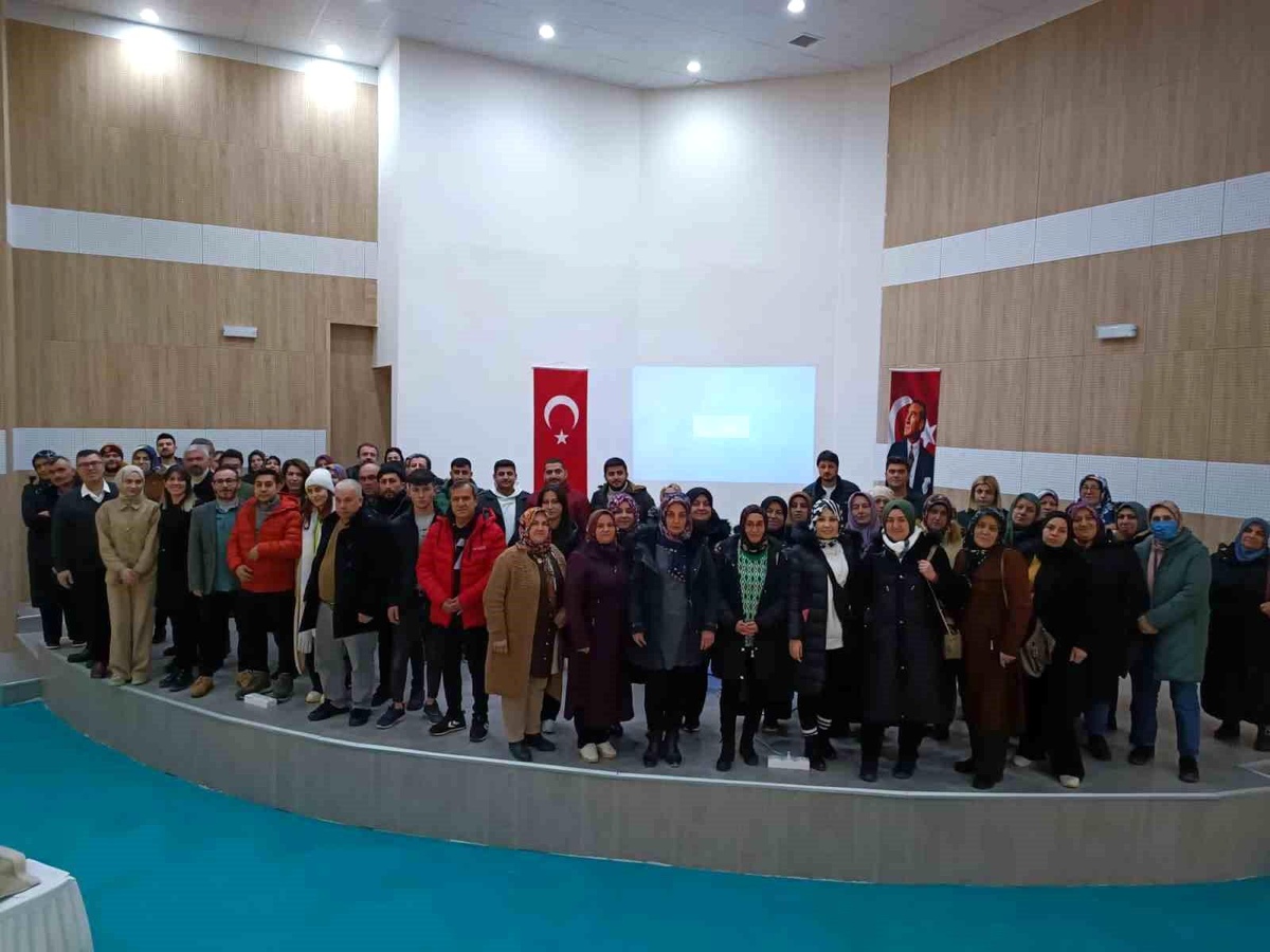 Afyonkarahisar\'da okul kantini çalışanlarına hijyen eğitimi verildi