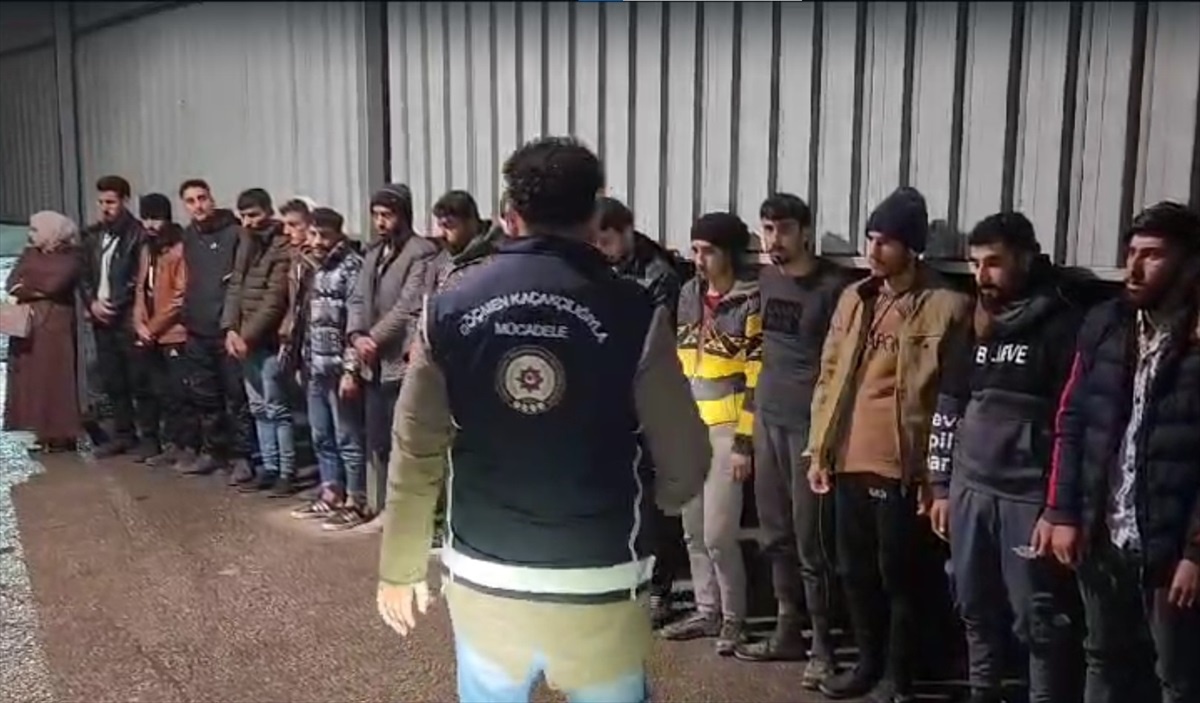 Osmaniye\'de 14 Suriye uyruklu yakalandı, 3 şüpheli tutuklandı