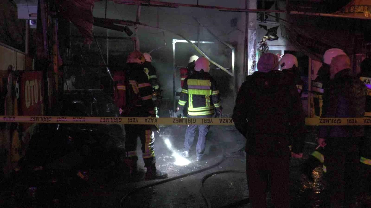 Kayseri\'de çocuk tarafından çıkarılan yangın sonucu oto lastik dükkanı zarar gördü