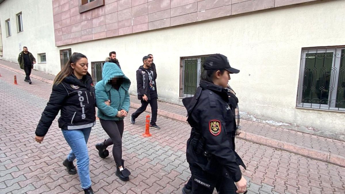 Kayseri\'de yapılan operasyonda uyuşturucu ticareti yapan 36 kişiden 15\'i adliyeye sevk edildi