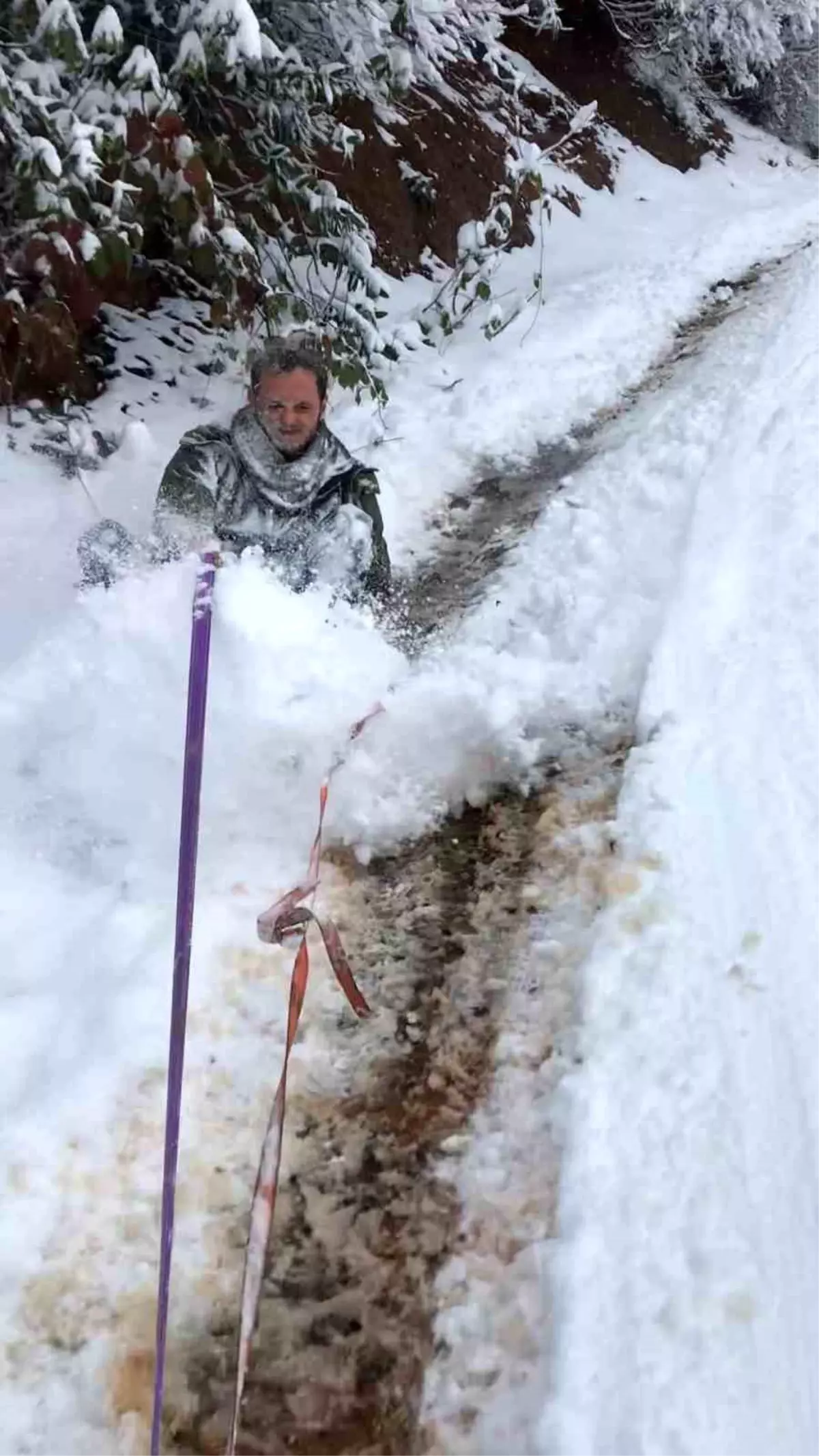 Rize\'de Gençler Kar Yağışını Eğlenceye Dönüştürdü