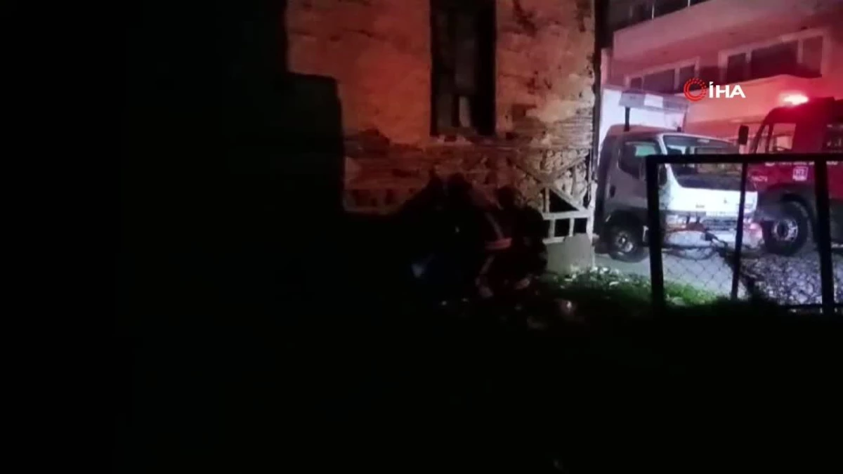 Sakarya\'da alkollü şahıs metruk evi yaktı