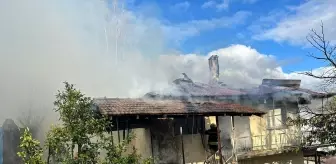Samsun Ayvacık'ta bir ev yangında kullanılamaz hale geldi