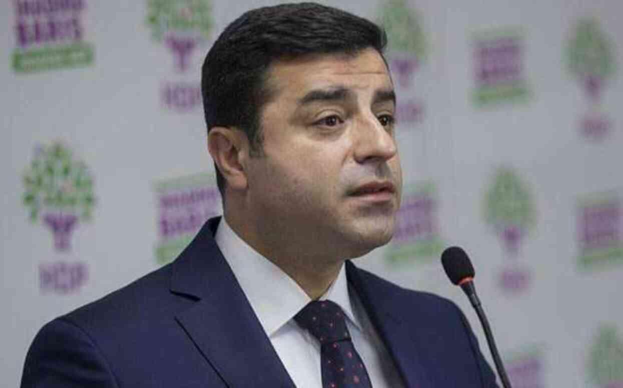 Selahattin Demirtaş annesinin rahatsızlığı nedeniyle Diyarbakır'a götürüldü