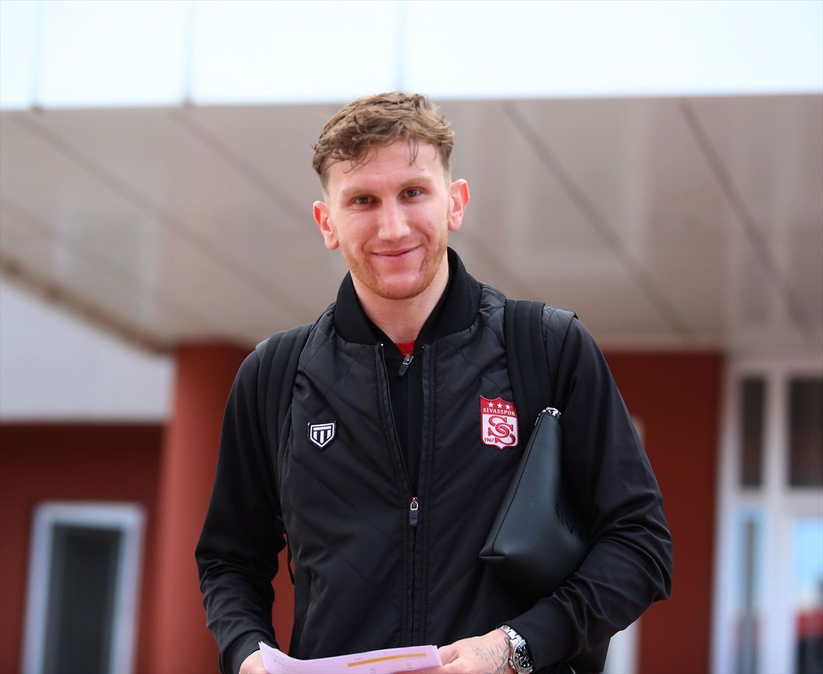 EMS Yapı Sivasspor, Bitexen Antalyaspor maçı için Antalya\'ya hareket etti