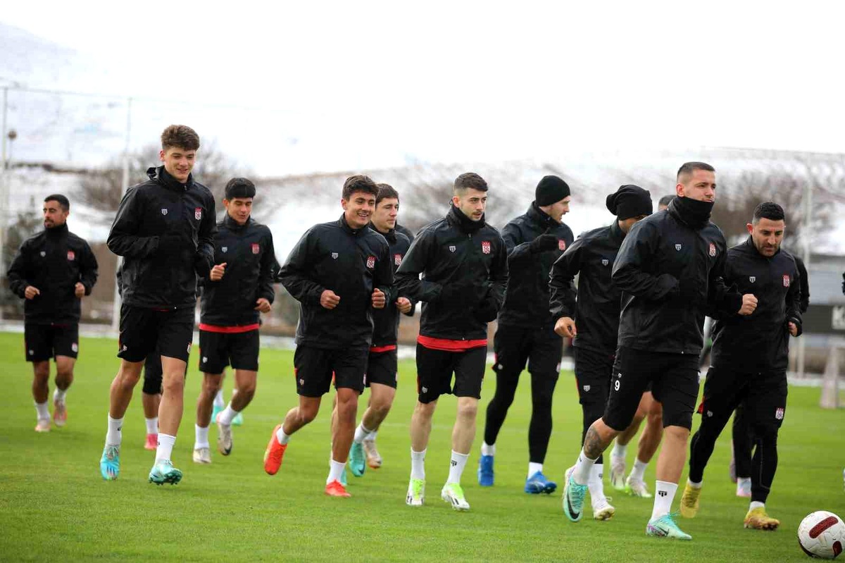 Sivasspor, Antalyaspor maçı için hazırlıklarını tamamladı