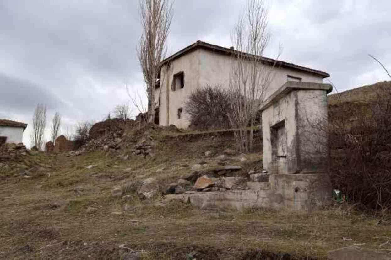 Üç harfliler söylentisi köyün terk edilmesine neden oldu