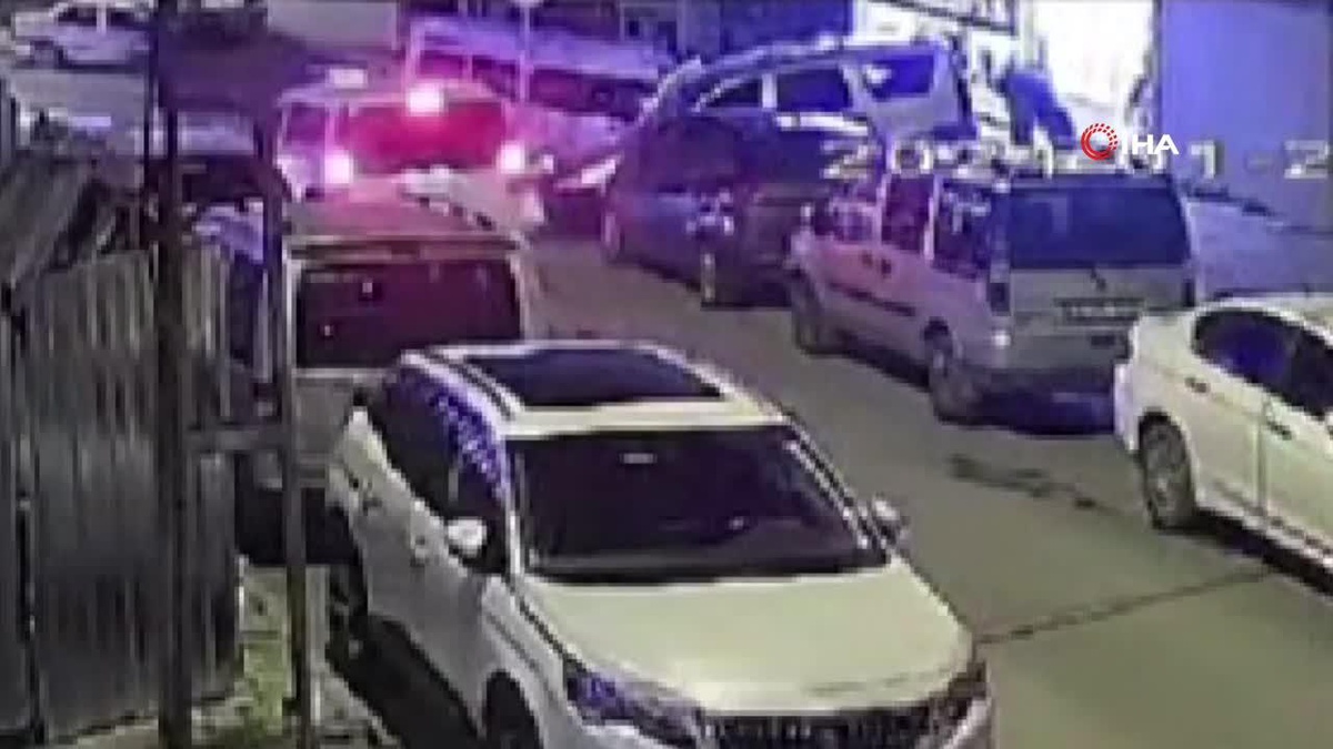 Uyuşturucu madde satıcısı sokak ortasında yakalandı