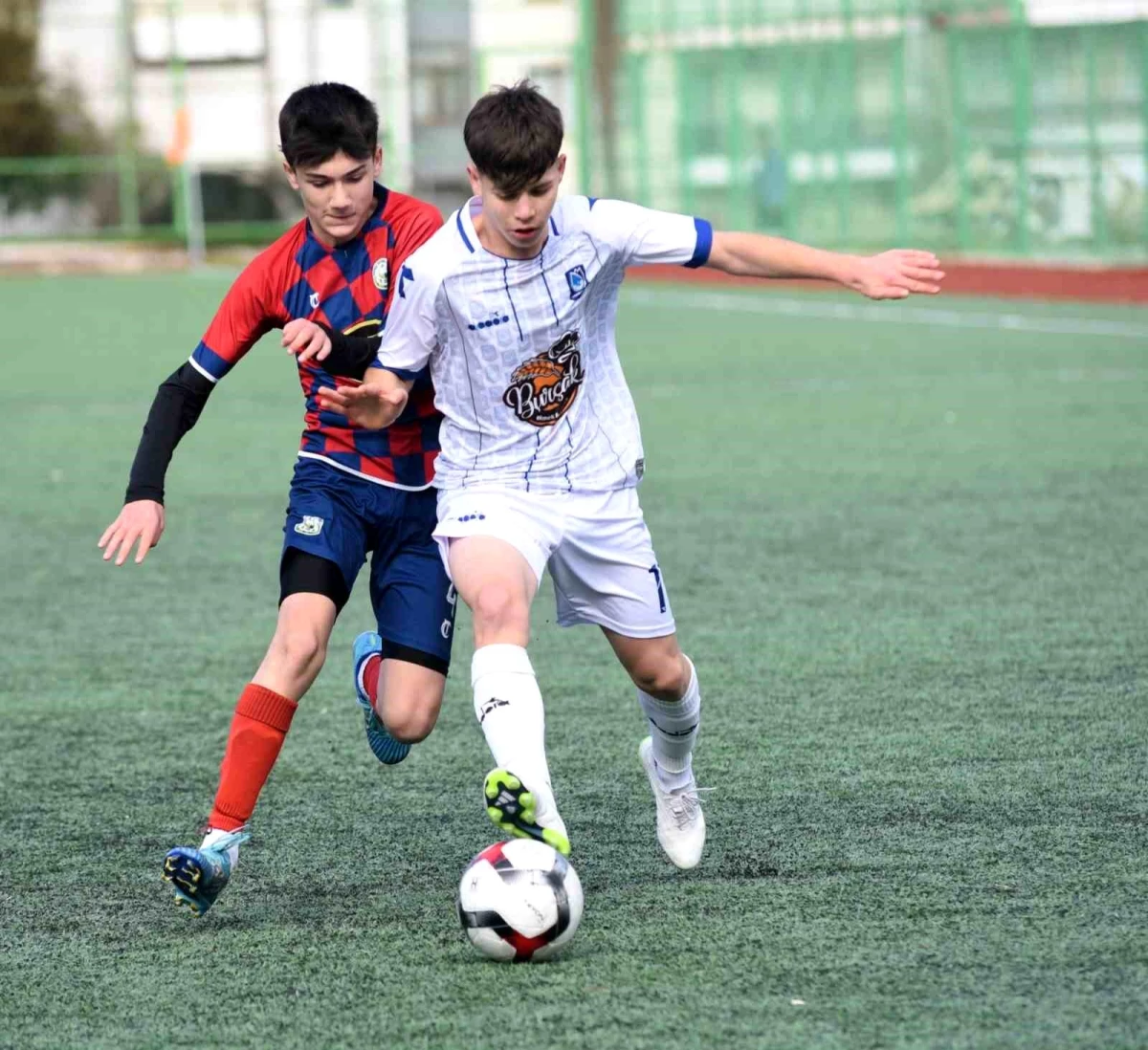 Yunusemre Belediyespor U16 Futbol Takımı Play Off\'ta avantaj yakaladı
