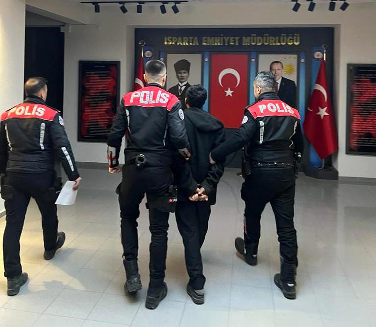 Isparta\'da 12 yıl 1 ay kesinleşmiş hapis cezası ile aranan şahıs yakalandı
