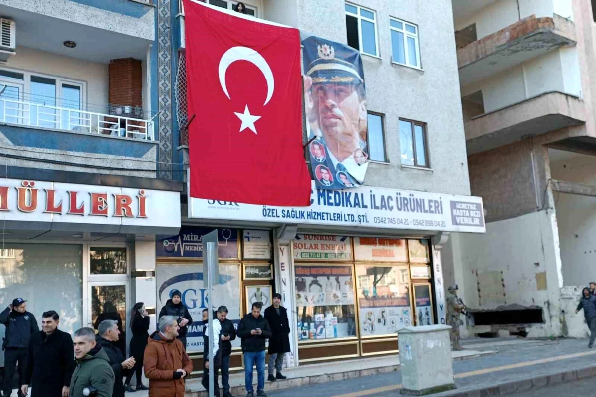 Diyarbakır\'da Şehit Emniyet Müdürü Ali Gaffar Okkan ve 5 Polis Anıldı