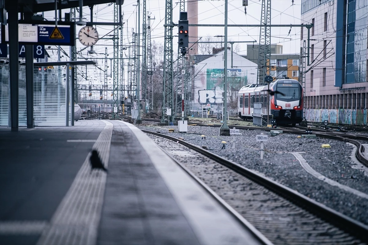 Almanya\'da Demiryolu Grevi Ekonomiyi Olumsuz Etkiliyor