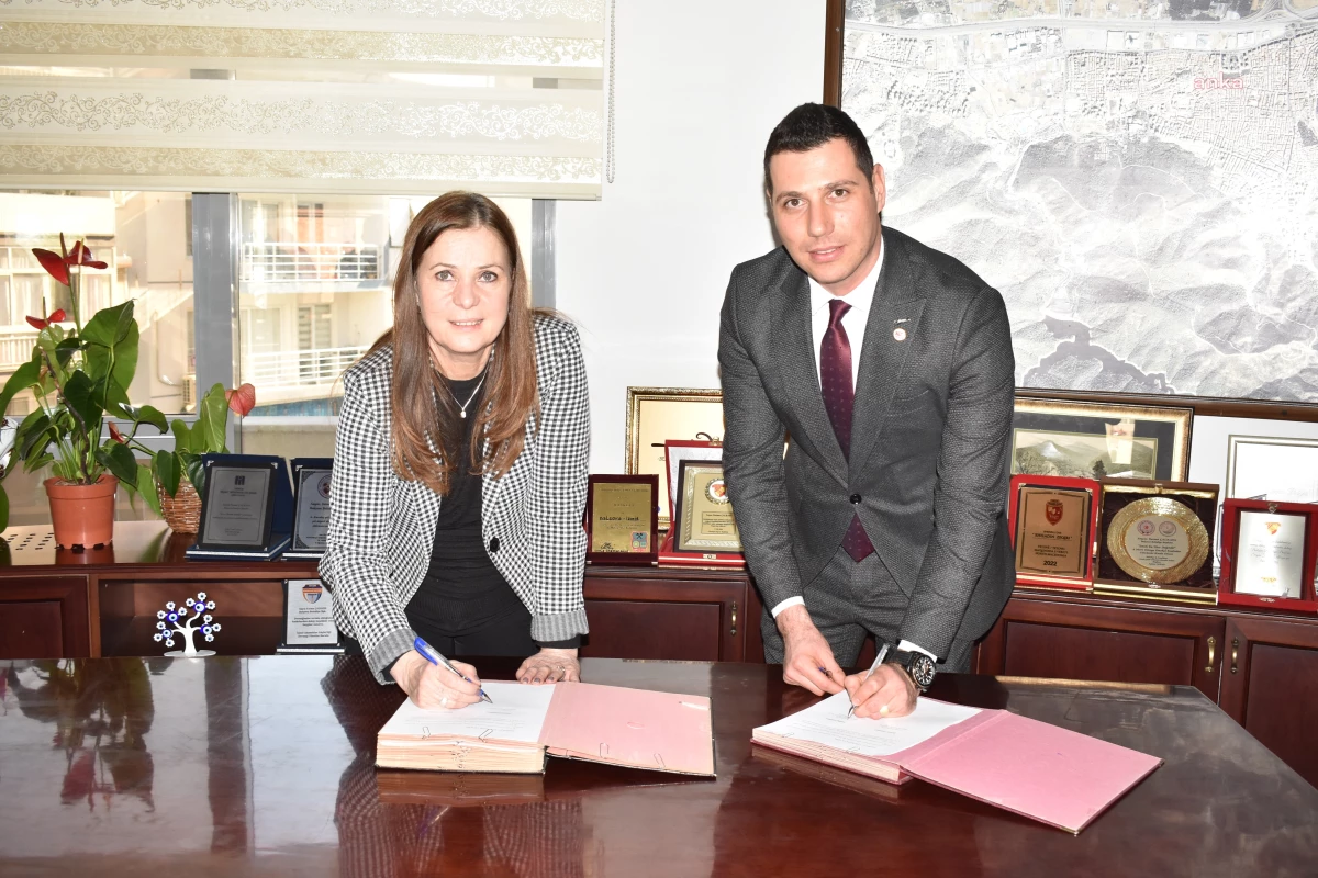 Balçova Belediyesi ile Tüm Yerel-Sen İzmir 2 Nolu Şube Başkanlığı arasında toplu iş sözleşmesi imzalandı