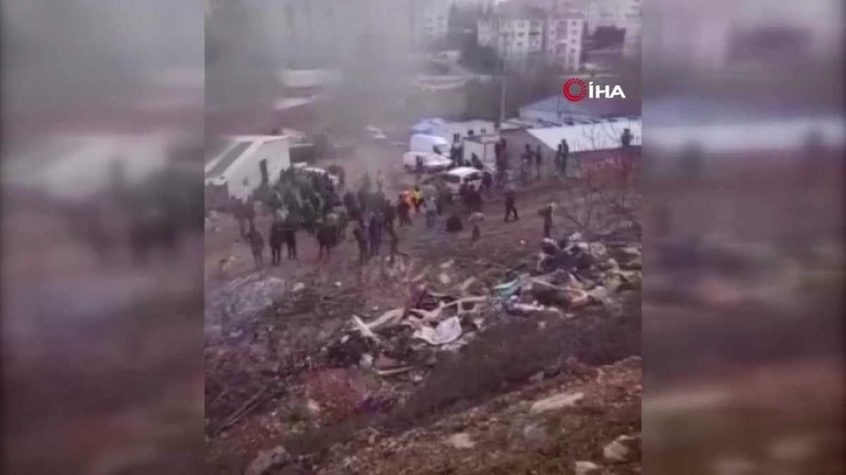 Barakada yangın faciası: Eşyalarını kurtarmak için yanan barakaya giren işçi hayatını kaybetti