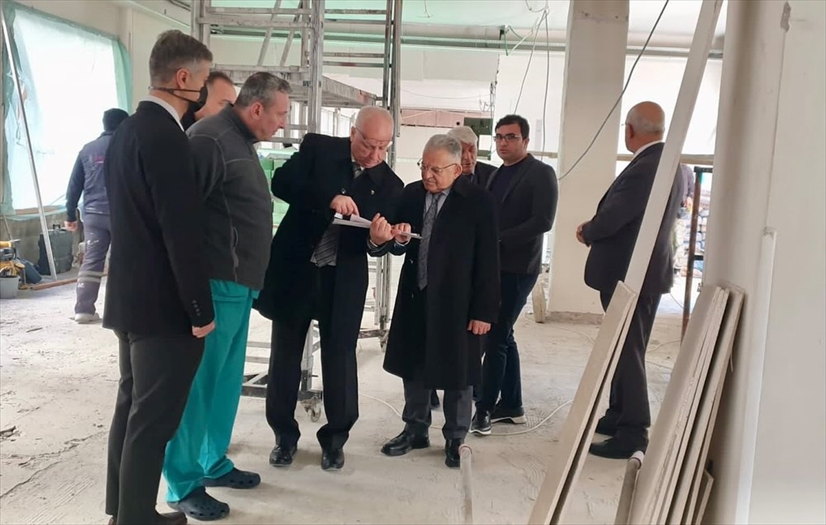 Kayseri Büyükşehir Belediye Başkanı Hastane Yenileme Çalışmalarını İnceledi