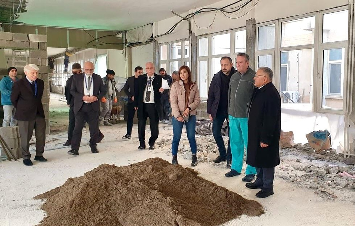 Kayseri Büyükşehir Belediyesi Üniversite Hastanesi\'nde Yenileme Çalışmalarını İnceledi