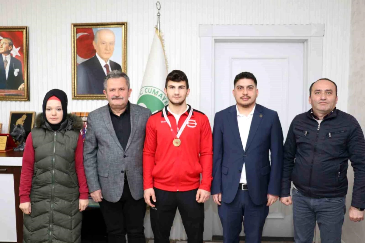 Cumayeri Belediye Başkanı Mustafa Koloğlu, Sporcuları Makamında Ağırladı