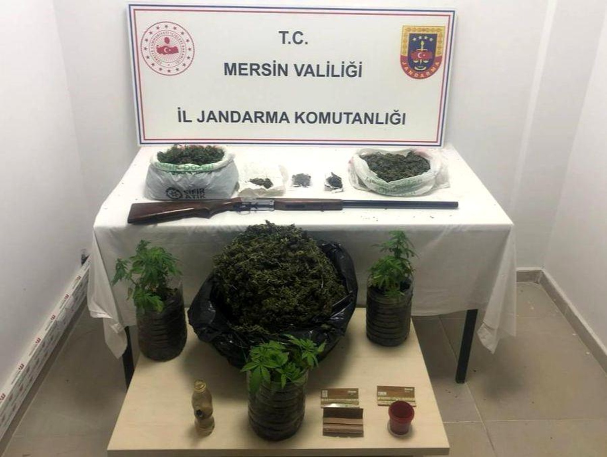 Mersin Erdemli\'de Su Bidonlarına Hint Keneviri Eken Şüpheli Yakalandı