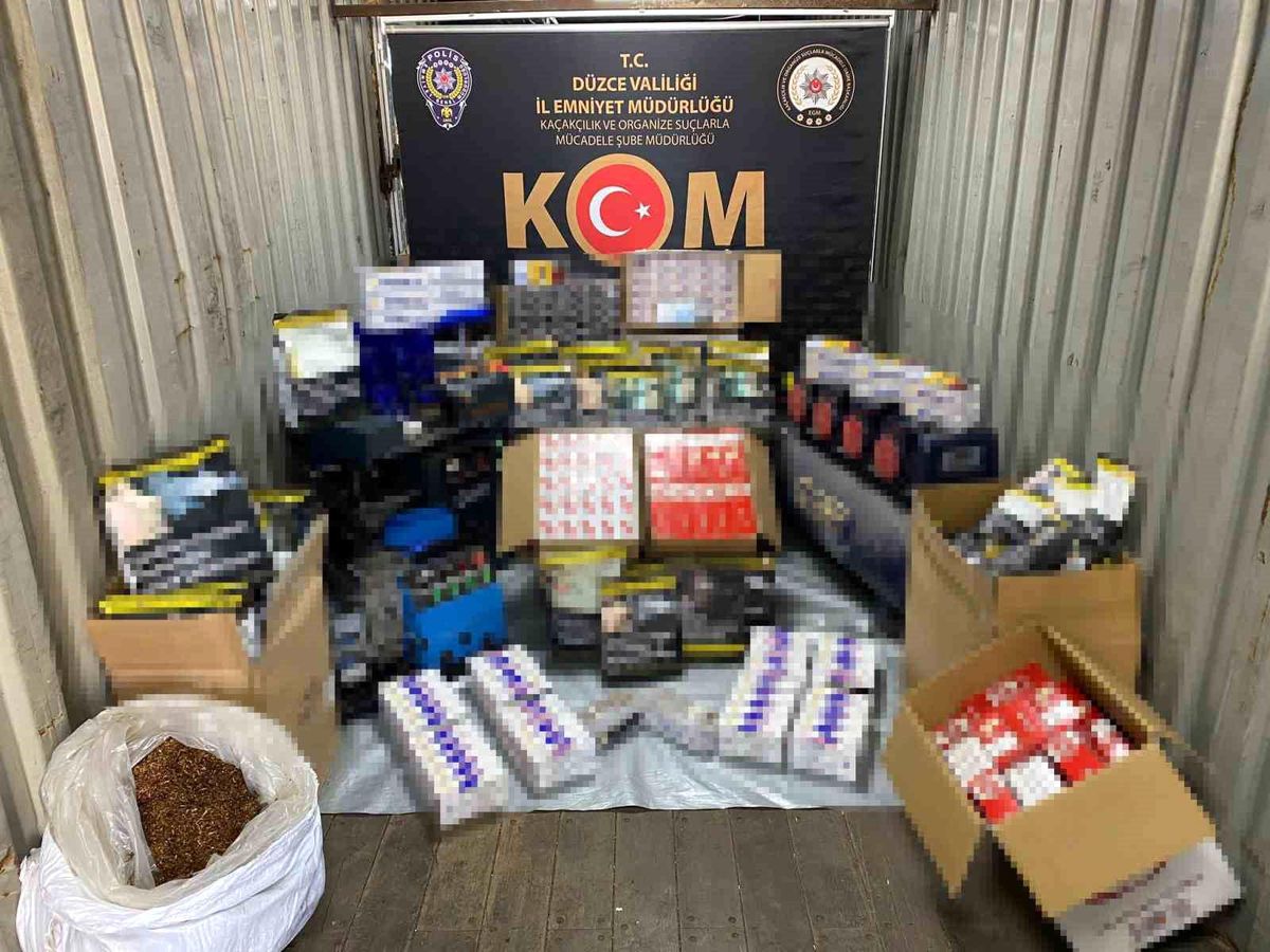 Düzce\'de Kaçak Sigara Operasyonu: 147 Bin 680 Makaron Ele Geçirildi