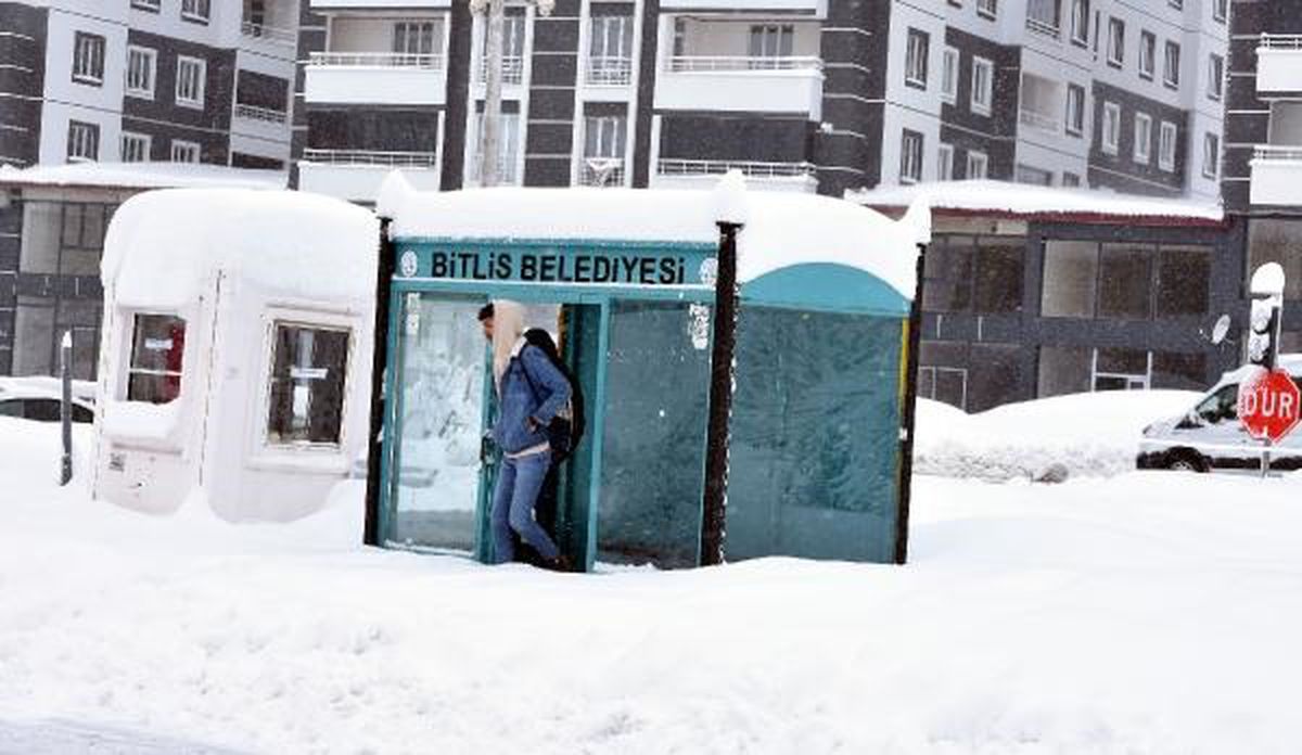 Bitlis'te Kar Yağışı: 266 Köy Yolu Ulaşıma Kapandı