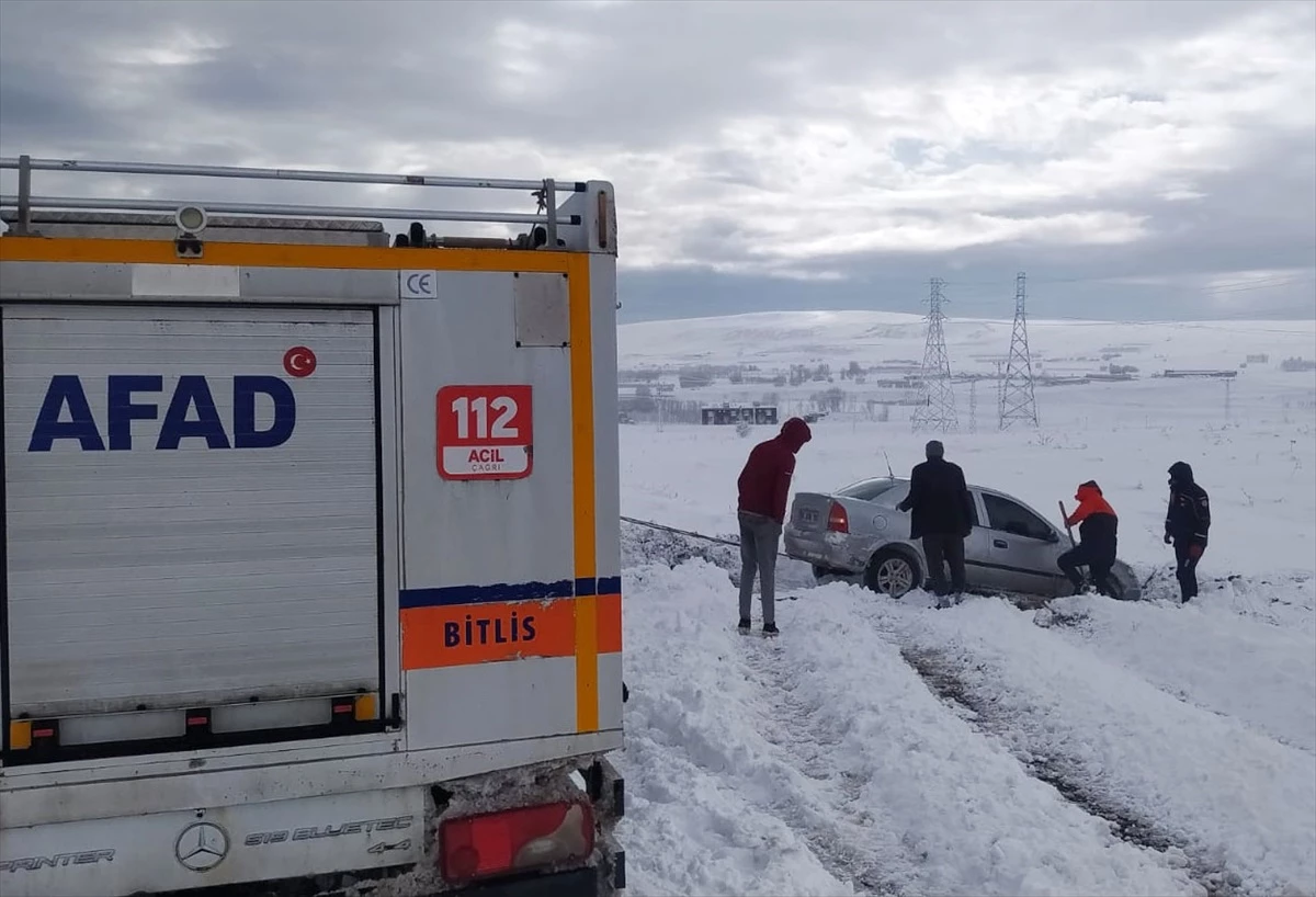 Bitlis\'te tıra çarpan otomobilde 2 kişi hayatını kaybetti