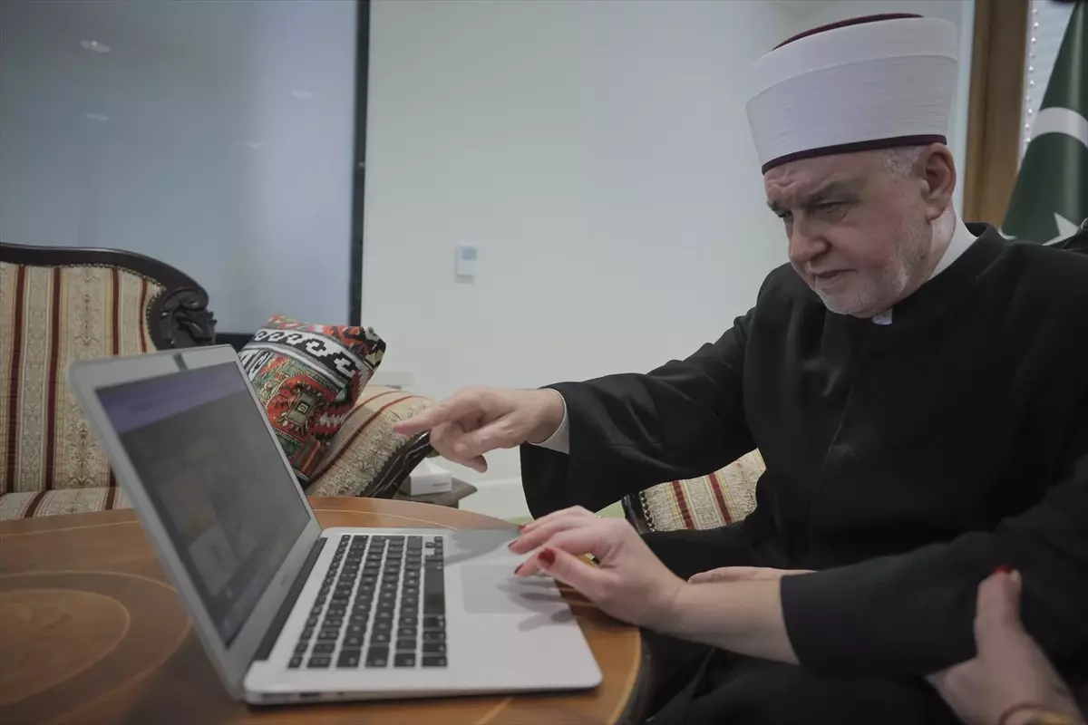 Bosna Hersek İslam Birliği Başkanı Husein Kavazovic, AA'nın 'Yılın Kareleri' oylamasına katıldı