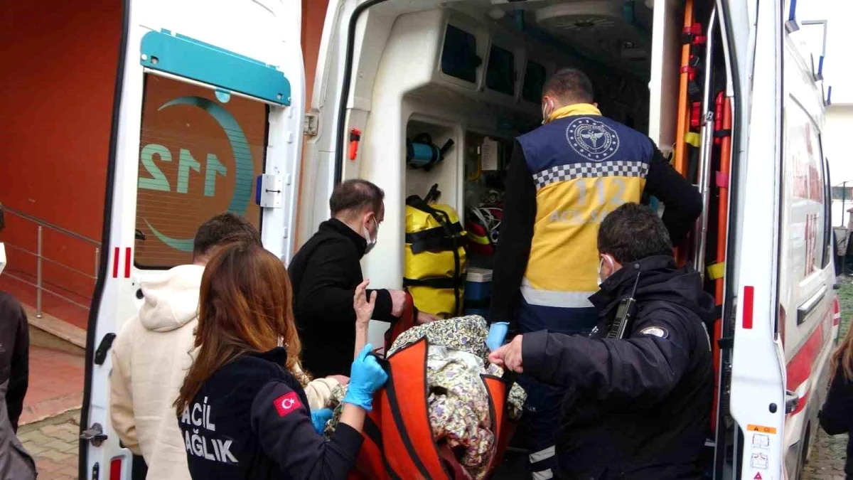 Çekmeköy\'de rahatsızlık geçiren yaşlı kadınlar hastaneye kaldırıldı