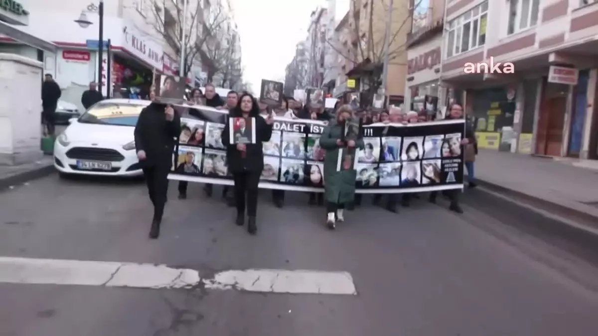 Çorlu Tren Faciası Davasının 18\'inci Duruşması Öncesi Aileler, "Adalet" Sloganları ile Yürüdü.