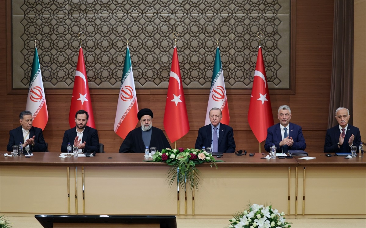 Cumhurbaşkanı Erdoğan: İki bölgesel güç Türkiye ve İran, kalkınma ve istikrar için işbirliğini ilerletmelidir