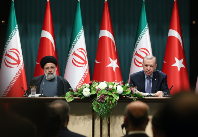 Cumhurbaşkanı Erdoğan: İran ile ilişkilerimizin geliştirilmesine yönelik olarak 10 yeni anlaşmaya imza attık