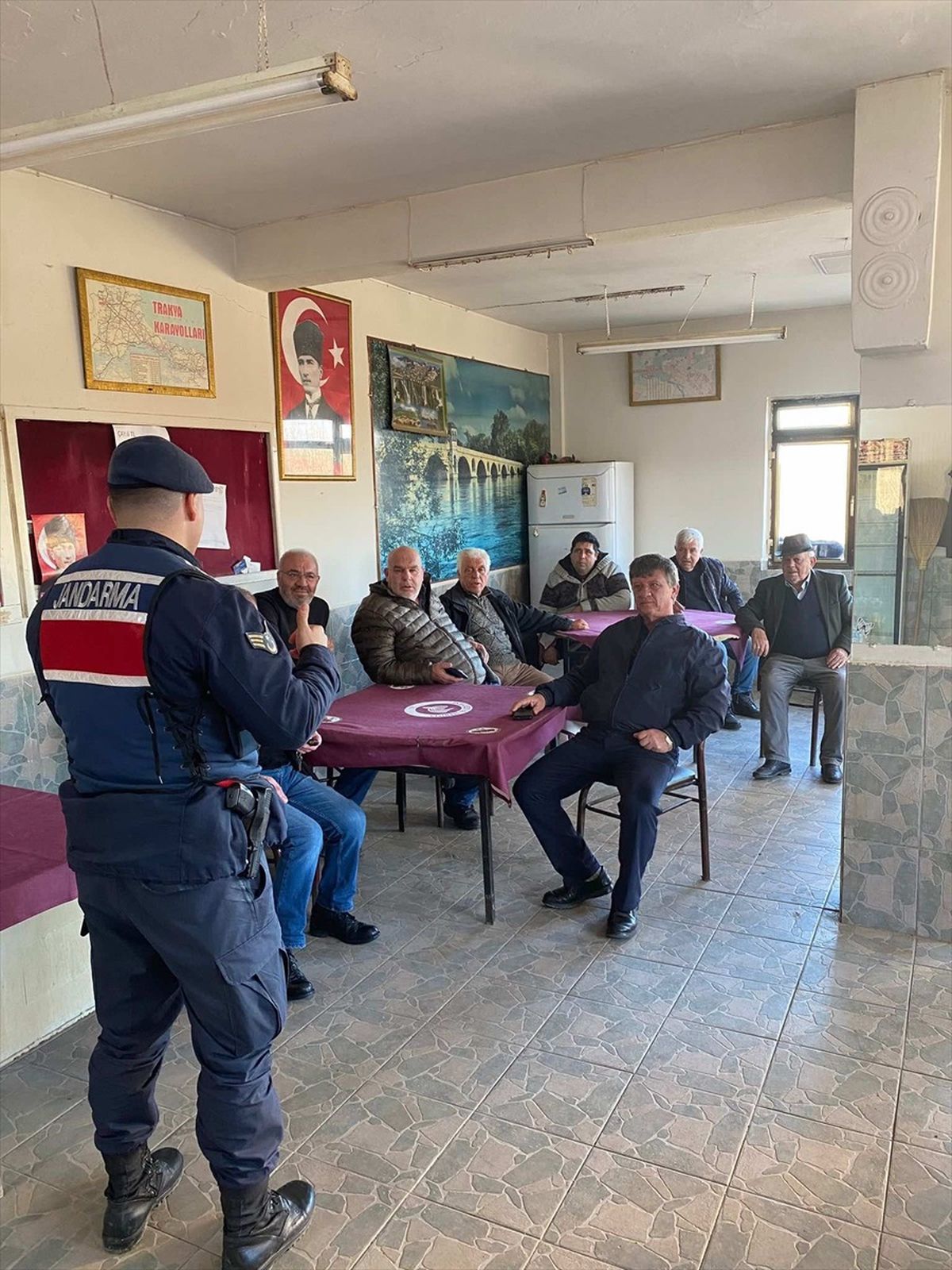 Edirne\'de Jandarma Ekipleri Köylerde Dolandırıcılıkla İlgili Bilgilendirme Yaptı