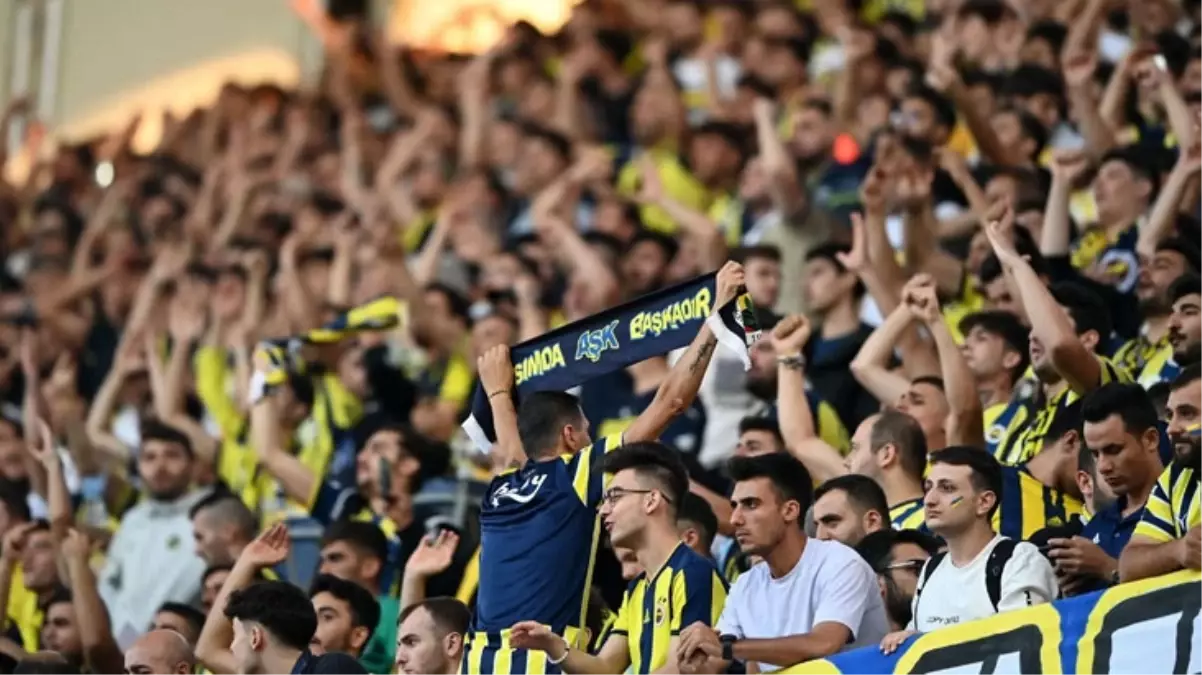 \'\'Haram zıkkım olsun\'\' Fenerbahçeliler RAMS Başakşehir\'de forma giyen eski futbolcusuna öfke kusuyor