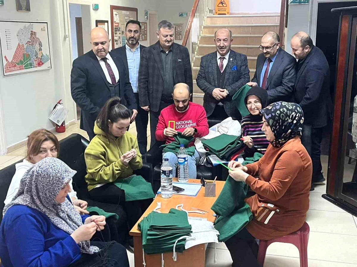 Gediz Halk Eğitimi Merkezi Filistinlilere Kıyafet Yardımı Gönderdi