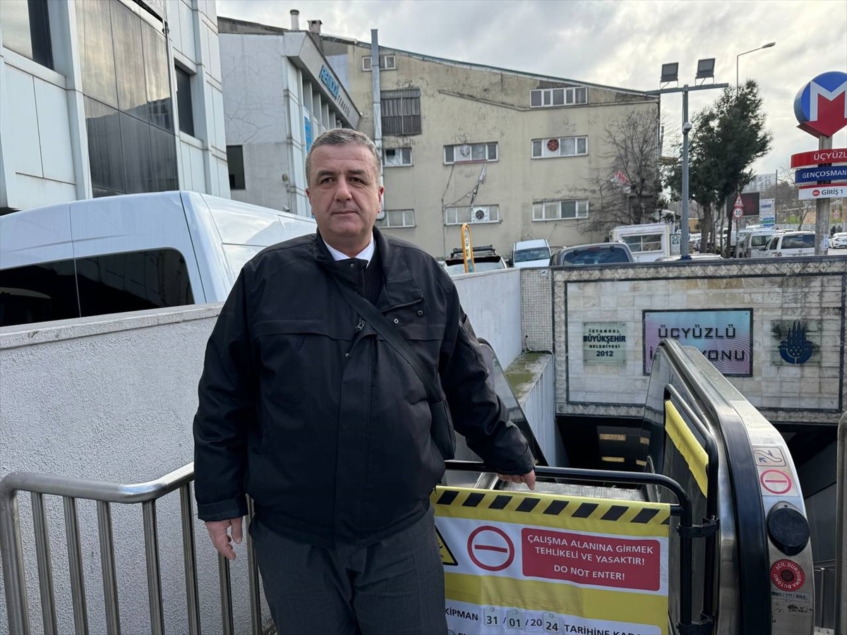 Güngören\'de metro girişindeki yürüyen merdivenin basamakları yerinden çıktı