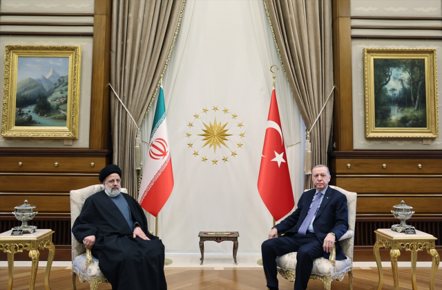 İran Cumhurbaşkanı Reisi Ankara'ya geldi