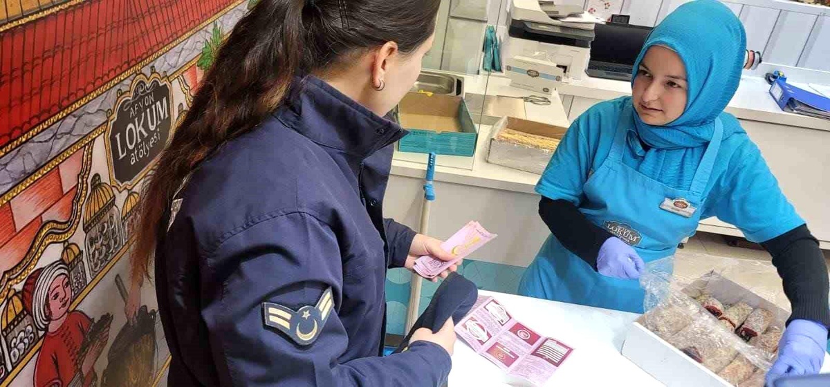 Alanya\'da jandarma ekipleri çalışan kadınlara KADES bilgilendirmesi yaptı