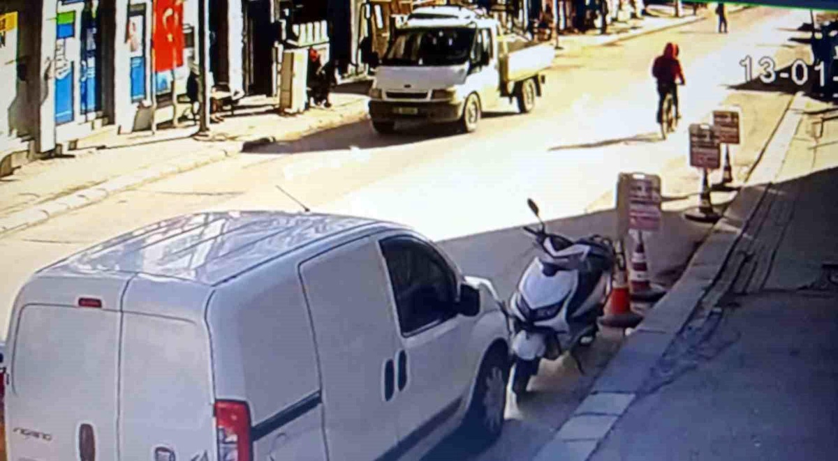 Eskişehir\'de Kamyonet Sürücüsü Araç Çarptıktan Sonra Kaçtı
