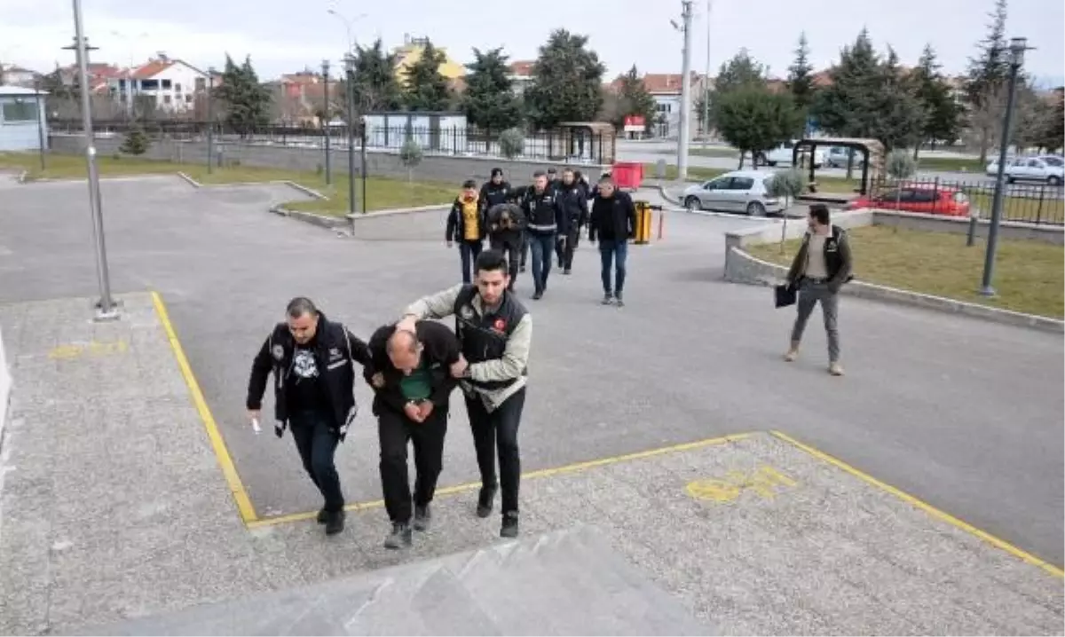 Karaman'da silah kaçakçılığı operasyonu: 1'i kadın 5 şüpheli yakalandı