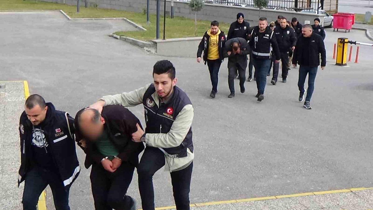 Karaman\'da 36 adet ruhsatsız silah ele geçirildi, 4 şüpheli tutuklandı