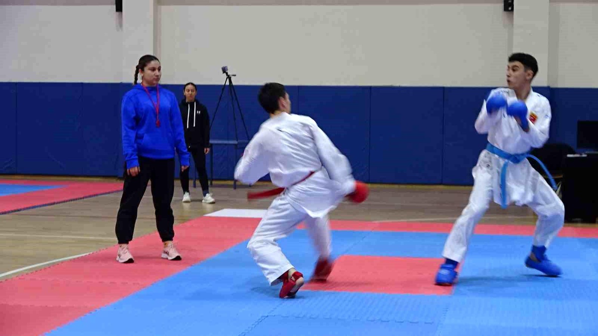 Tavşanlı Karate Takımı Türkiye Şampiyonasına Hazırlanıyor