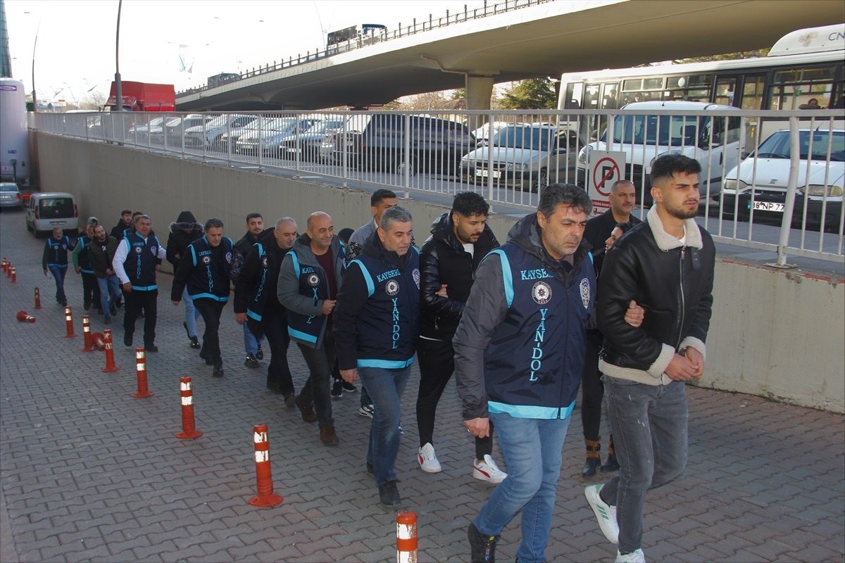 Kayseri\'de İşsiz Vatandaşların Banka Hesapları ve Telefon Hatları Yasa Dışı Bahislerde Kullanılarak 223 Milyon Lira Haksız Kazanç Sağlandı