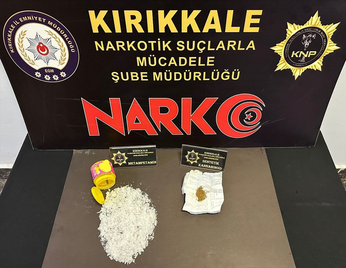 Kırıkkale\'de sakız kutusunda 97,55 gram sentetik uyuşturucu ele geçirildi, 2 zanlı tutuklandı