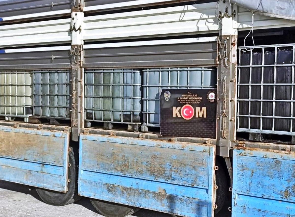 Konya\'da Kaçakçılık Operasyonu: Kaçak Tütün, Ruhsatsız Tüfek ve Kaçak Akaryakıt Ele Geçirildi